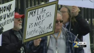 Local federal workers miss their first paycheck in government shutdown