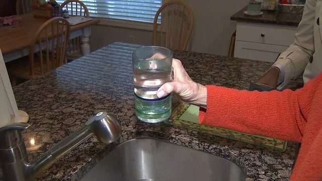 Metro Atlanta families complain of smelly water ahead of Thanksgiving - WSB Atlanta